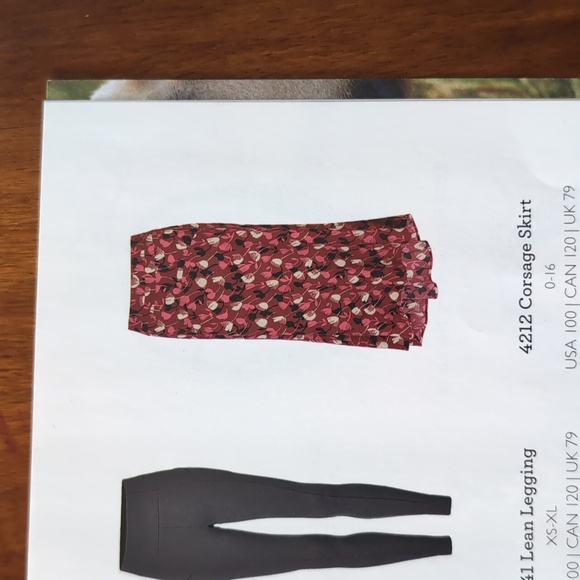 Cabi F'21 Corsage Skirt #4212 - Picture 3 of 5